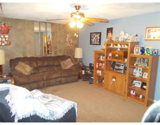 194 Peekskill Ave, Springfield, MA 01129 photo 12