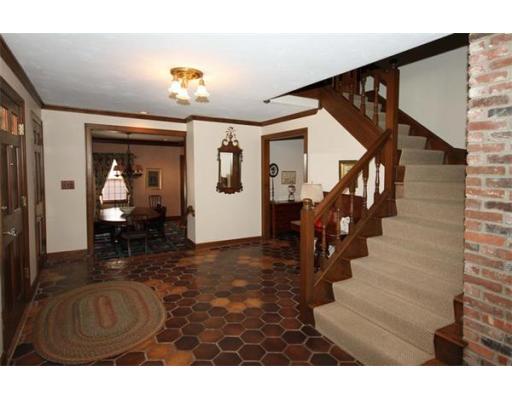 47 Walnut Rd, Weston, MA 02493 photo 2