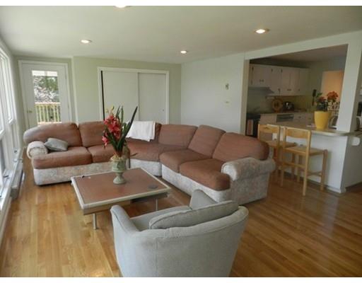 370 Singletary Ln, Framingham, MA 01702 photo 9