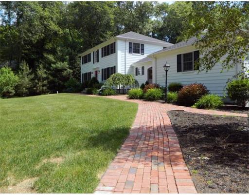 4 Hackney Cir, Andover, MA 01810 photo 2