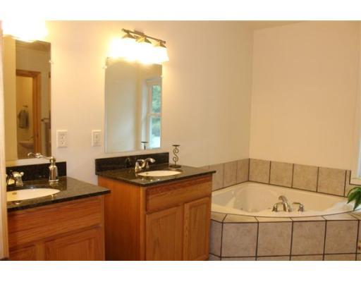 7 Walnut St, Upton, MA 01568 photo 16