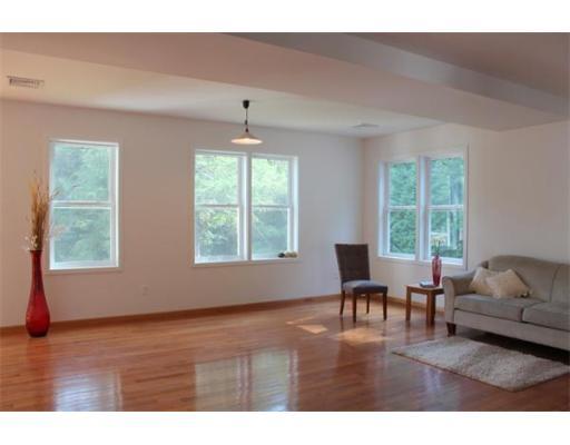 7 Walnut St, Upton, MA 01568 photo 12