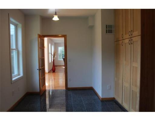 7 Walnut St, Upton, MA 01568 photo 4