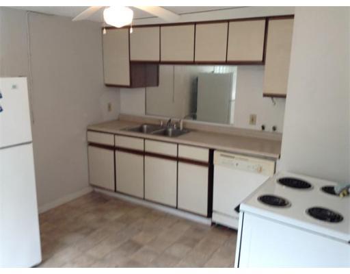 134 Groton St, Springfield, MA 01129 photo 4