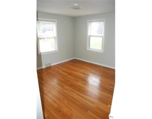 106 Willowbrook Dr, Springfield, MA 01129 photo 7