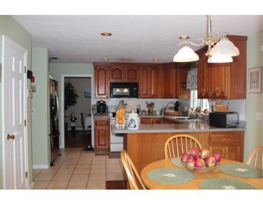11 Forest Park Dr, Mendon, MA 01756 photo 2