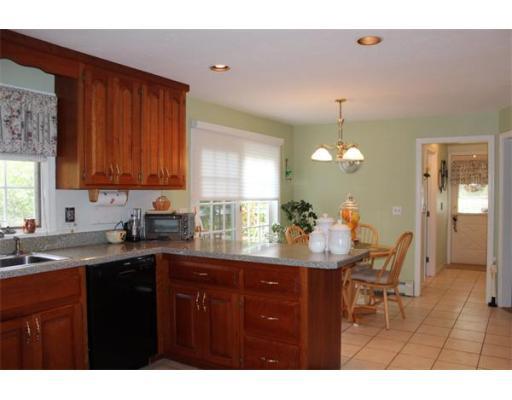 11 Forest Park Dr, Mendon, MA 01756 photo 5