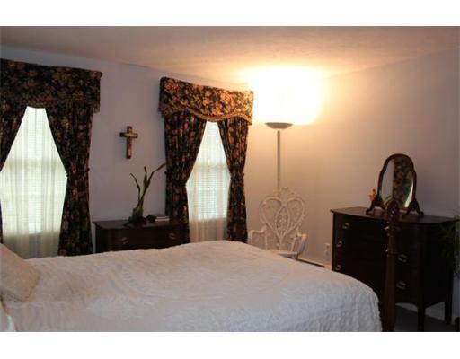 11 Forest Park Dr, Mendon, MA 01756 photo 17