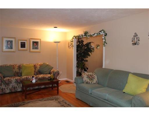 11 Forest Park Dr, Mendon, MA 01756 photo 12