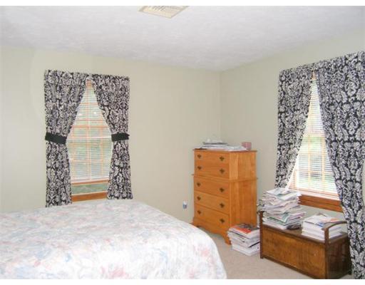 11 Forest Park Dr, Mendon, MA 01756 photo 18