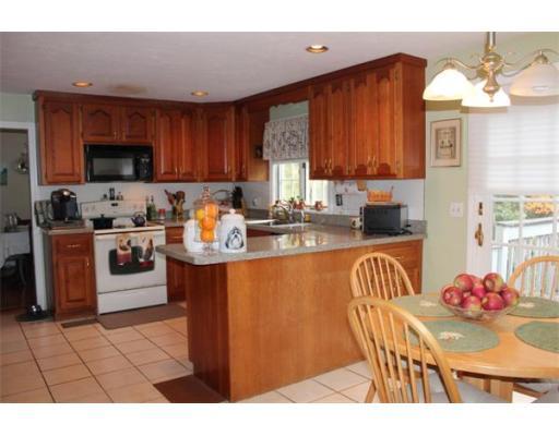 11 Forest Park Dr, Mendon, MA 01756 photo 3