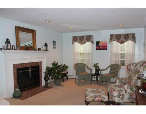 11 Forest Park Dr, Mendon, MA 01756 photo 6