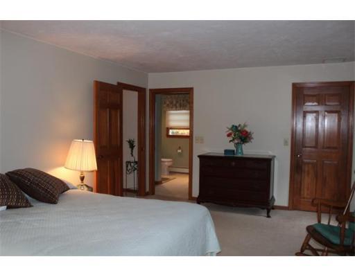11 Forest Park Dr, Mendon, MA 01756 photo 14