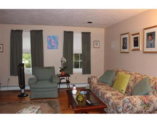 11 Forest Park Dr, Mendon, MA 01756 photo 10