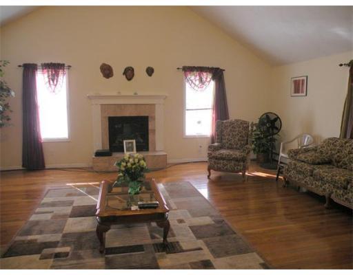14 Wrentham Rd, Worcester, MA 01602 photo 10