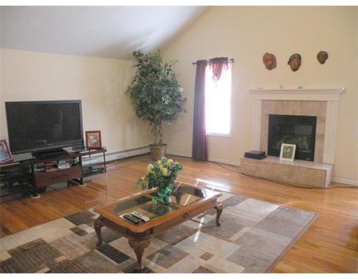 14 Wrentham Rd, Worcester, MA 01602 photo 11
