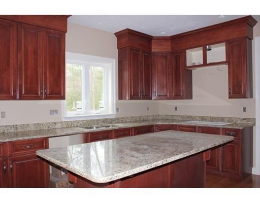 4 Strawberry Ln, Mendon, MA 01756 photo 4