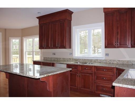 4 Strawberry Ln, Mendon, MA 01756 photo 5