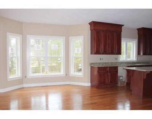 4 Strawberry Ln, Mendon, MA 01756 photo 8