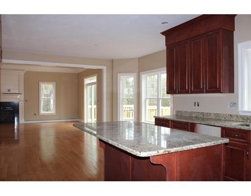 4 Strawberry Ln, Mendon, MA 01756 photo 7
