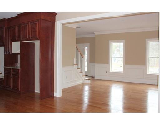 4 Strawberry Ln, Mendon, MA 01756 photo 9