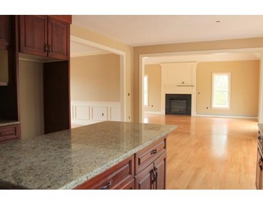 4 Strawberry Ln, Mendon, MA 01756 photo 6