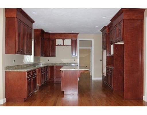 4 Strawberry Ln, Mendon, MA 01756 photo 3