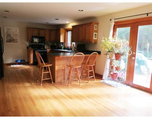 3 Cloutmans Ln, Marblehead, MA 01945 photo 5