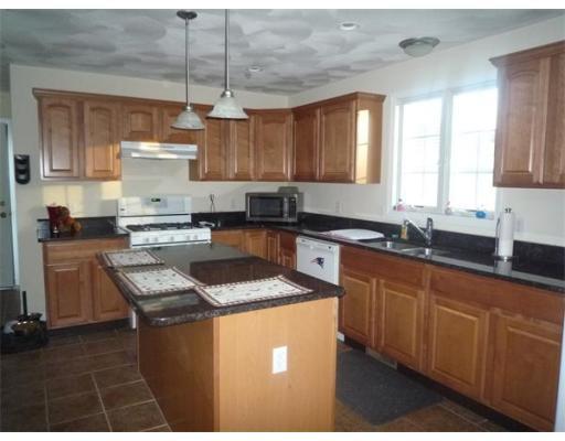 31 Old Farm Ln, Fall River, MA 02720 photo 3