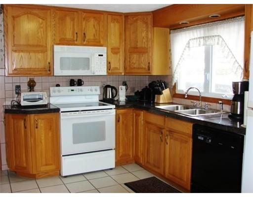 79 Halford St, Gardner, MA 01440 photo 2