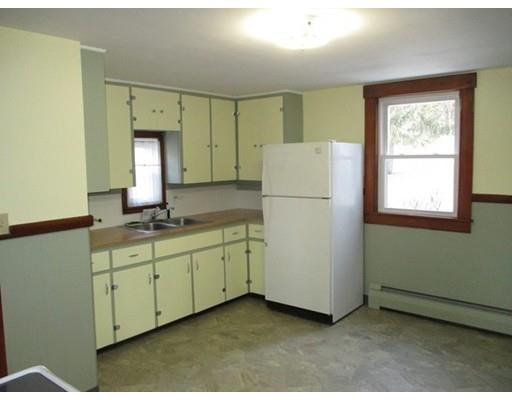 36 Travers St, Gardner, MA 01440 photo 3