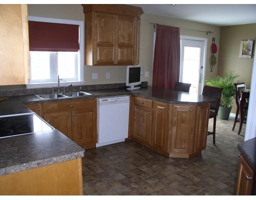 282 Christopher Dr, Springfield, MA 01119 photo 7