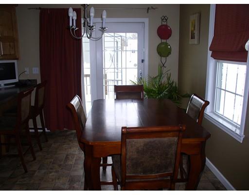 282 Christopher Dr, Springfield, MA 01119 photo 10