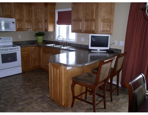 282 Christopher Dr, Springfield, MA 01119 photo 9