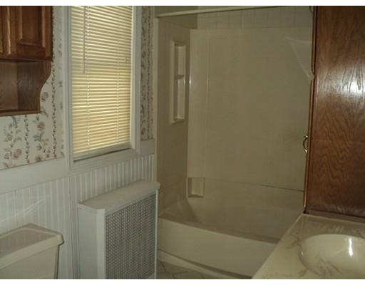 33 Abbott St, Springfield, MA 01118 photo 10