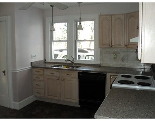33 Abbott St, Springfield, MA 01118 photo 5