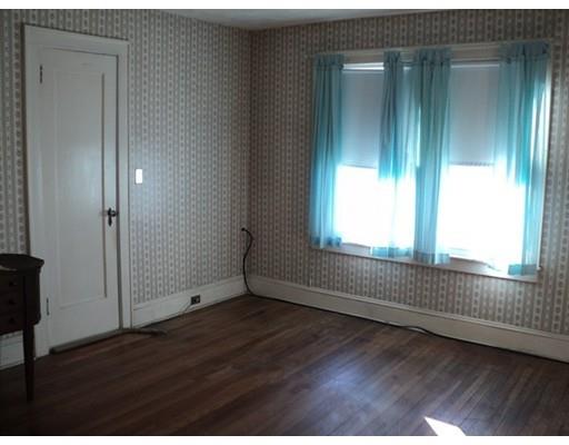 33 Abbott St, Springfield, MA 01118 photo 9