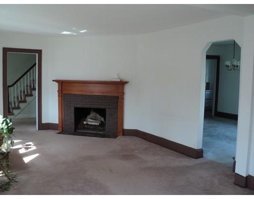 33 Abbott St, Springfield, MA 01118 photo 6