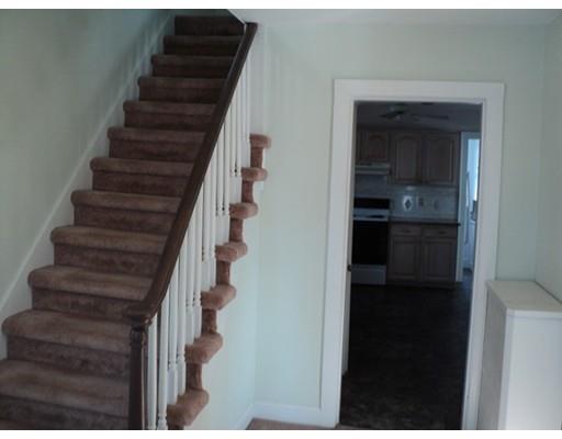 33 Abbott St, Springfield, MA 01118 photo 8