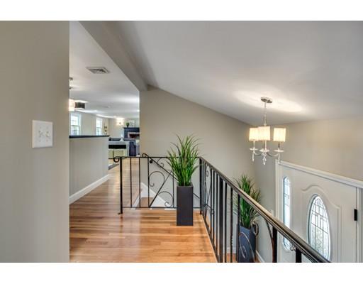 18 Robin Rd, Reading, MA 01867 photo 5