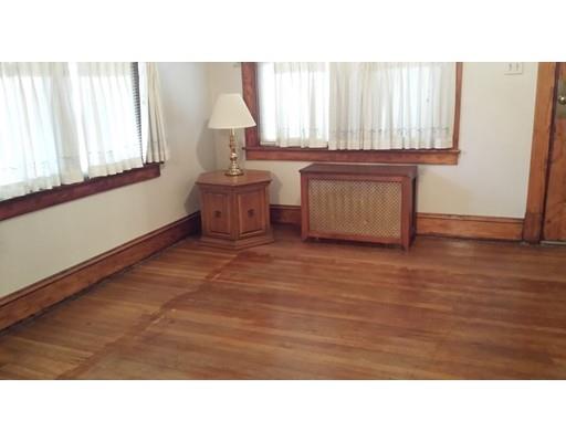 21 Utica St, Springfield, MA 01104 photo 4