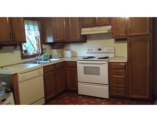 21 Utica St, Springfield, MA 01104 photo 8