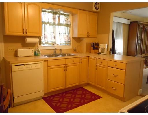 155 Carnavon Cir, Springfield, MA 01109 photo 3
