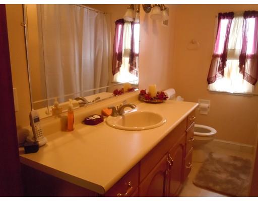 155 Carnavon Cir, Springfield, MA 01109 photo 13