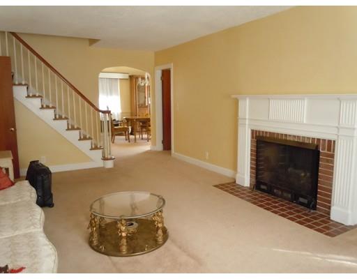 155 Carnavon Cir, Springfield, MA 01109 photo 8