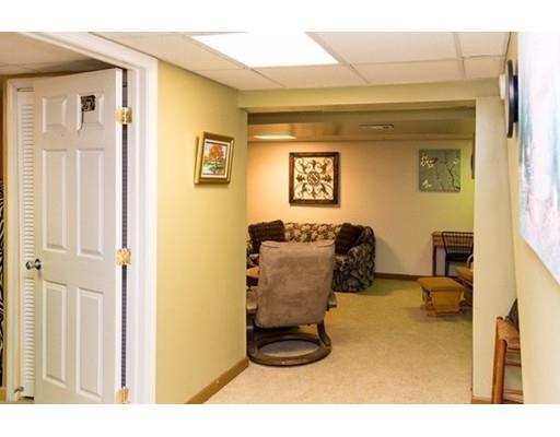 12 Jimmy Ct, Springfield, MA 01104 photo 16