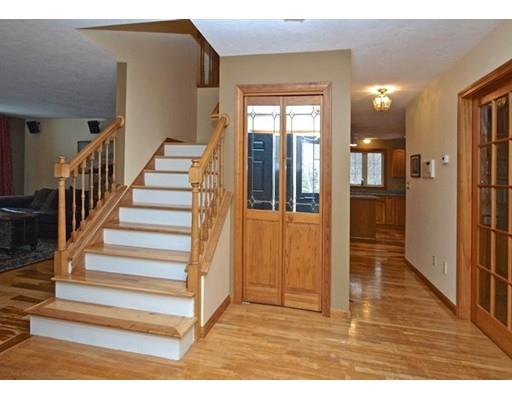 208 East St, Upton, MA 01568 photo 2