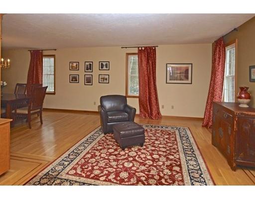 208 East St, Upton, MA 01568 photo 8
