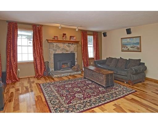 208 East St, Upton, MA 01568 photo 4
