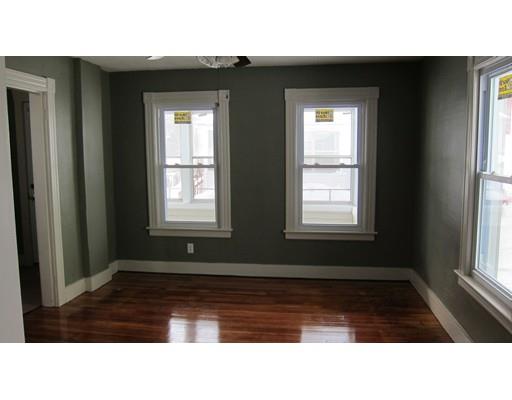 17 Pickett Pl, Springfield, MA 01109 photo 13
